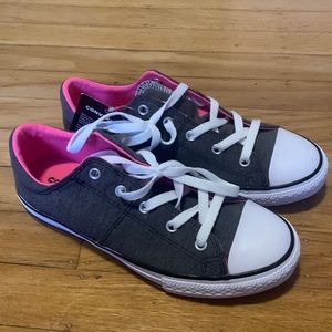 Gray/pink converse